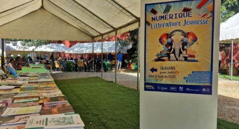 Stands extérieurs et concours de lecture