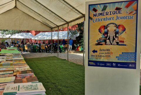 Stands extérieurs et concours de lecture